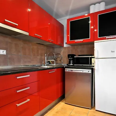2 Bedroom Awesome In تورّيفيِخا