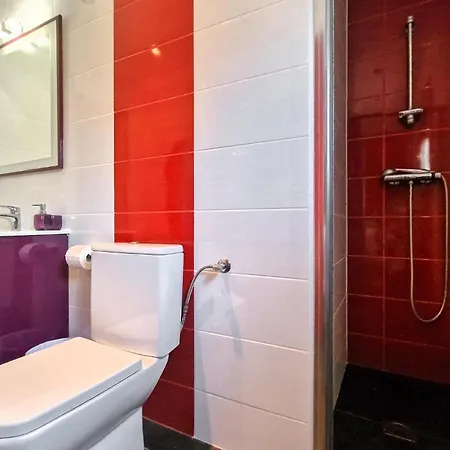 2 Bedroom Awesome In Casa vacanze